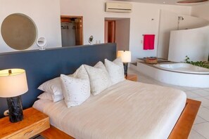 5 bedrooms, iron/ironing board, WiFi, bed sheets