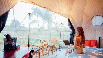 Deluxe Tent | Living area