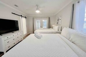 4 Schlafzimmer, Schreibtisch, Bügeleisen/Bügelbrett, Reisekinderbett