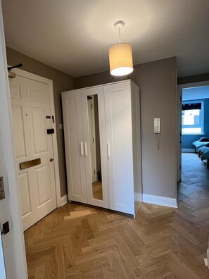 Interior - 2 bedroom, 1 bath flat in Westbourne Park near Notting Hill, London. Sleeps 5. (London)