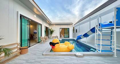 Cozy Villa With Pool - 12 Minutes From the Beach