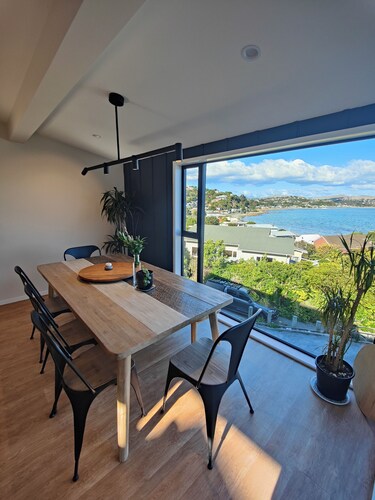 Stunning sea Views in a Lovely Beachside Plimmerton