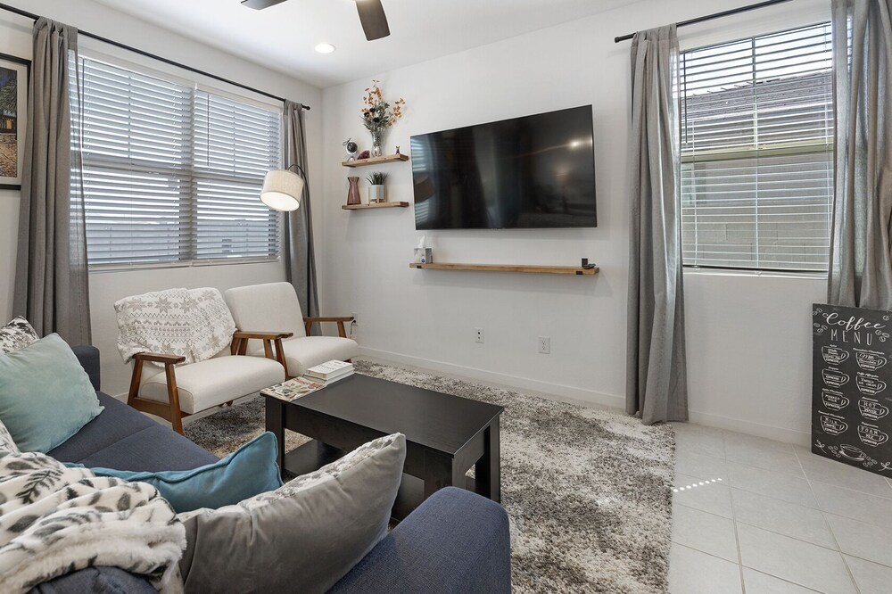 Simple Phoenix Living