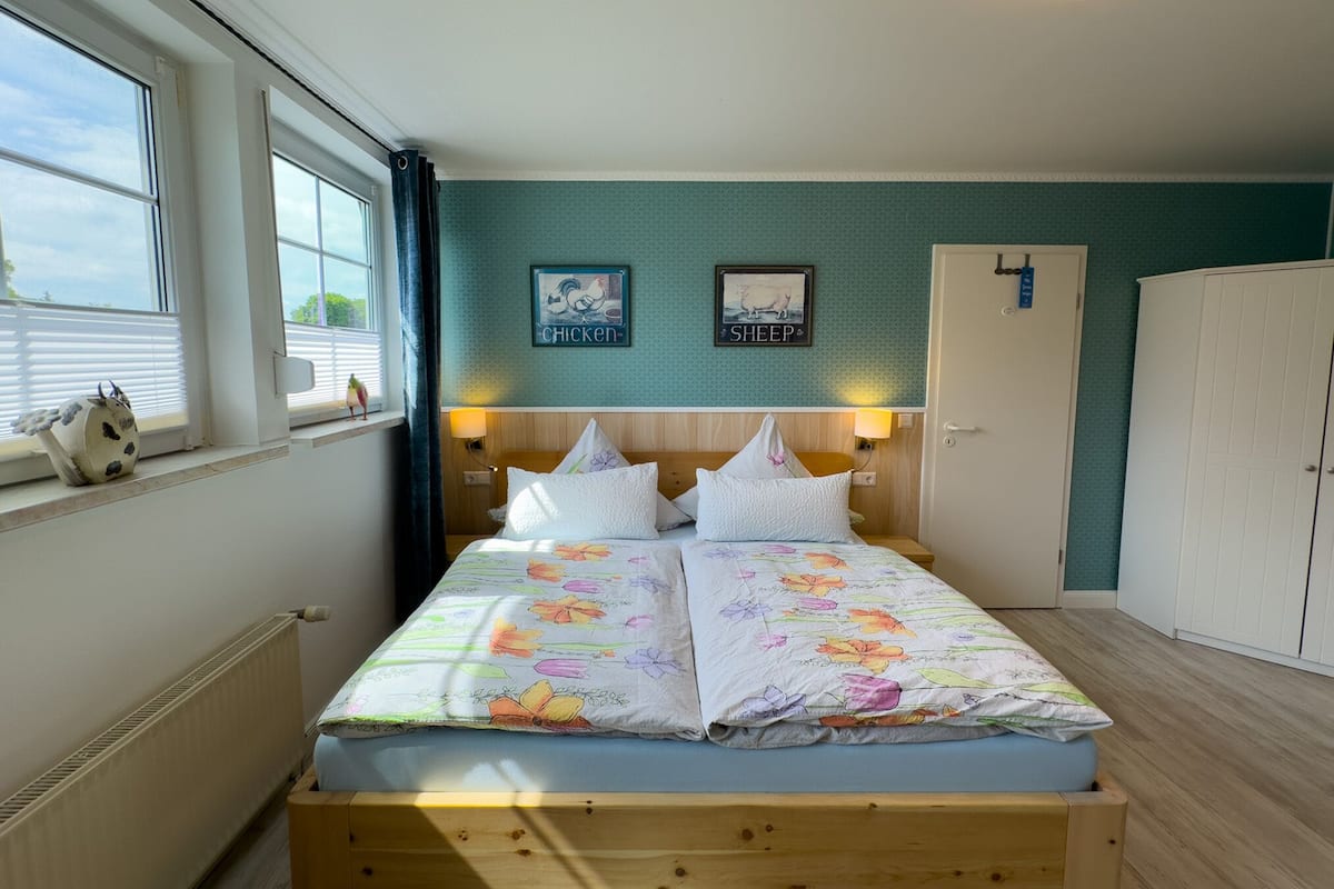 Habitación doble, baño en la habitación ("Bauernstube") | 1 habitación, decoración personalizada, muebles diferentes y escritorio