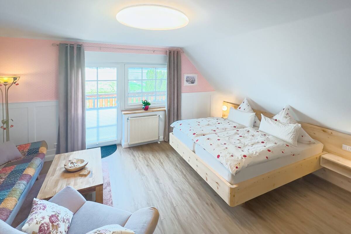 Double Room, Ensuite ("Rosenstube") | Desk, free WiFi, individually decorated, individually furnished
