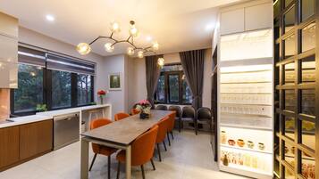 Vila Keluarga | Makan di kamar