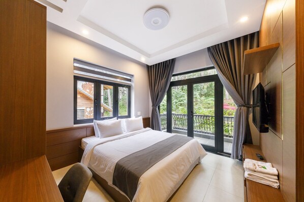 Family Villa | 5 bedrooms, desk, blackout curtains, free WiFi