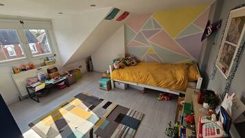 4 bedrooms, desk, iron/ironing board, free WiFi