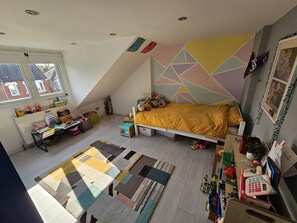 4 bedrooms, desk, iron/ironing board, free WiFi