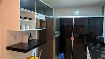 Refrigerador, microondas, horno, placa de cocina