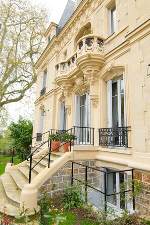 Exterior detail - Manoir du 19ème Près de Paris (Chatou)