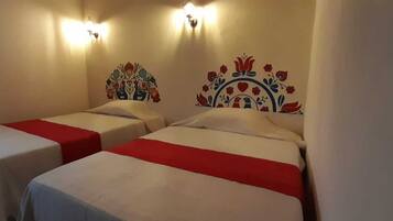 Habitación básica, 2 camas matrimoniales | Ropa de cama de alta calidad, edredón y camas con pillow-top