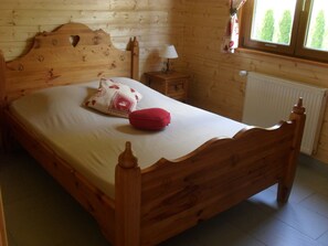 4 habitaciones, tabla de planchar con plancha, cuna de viaje y wifi