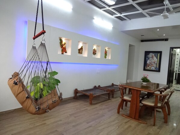 21-inch LED TV with satellite channels, TV - Teerth Villa (Nashik)