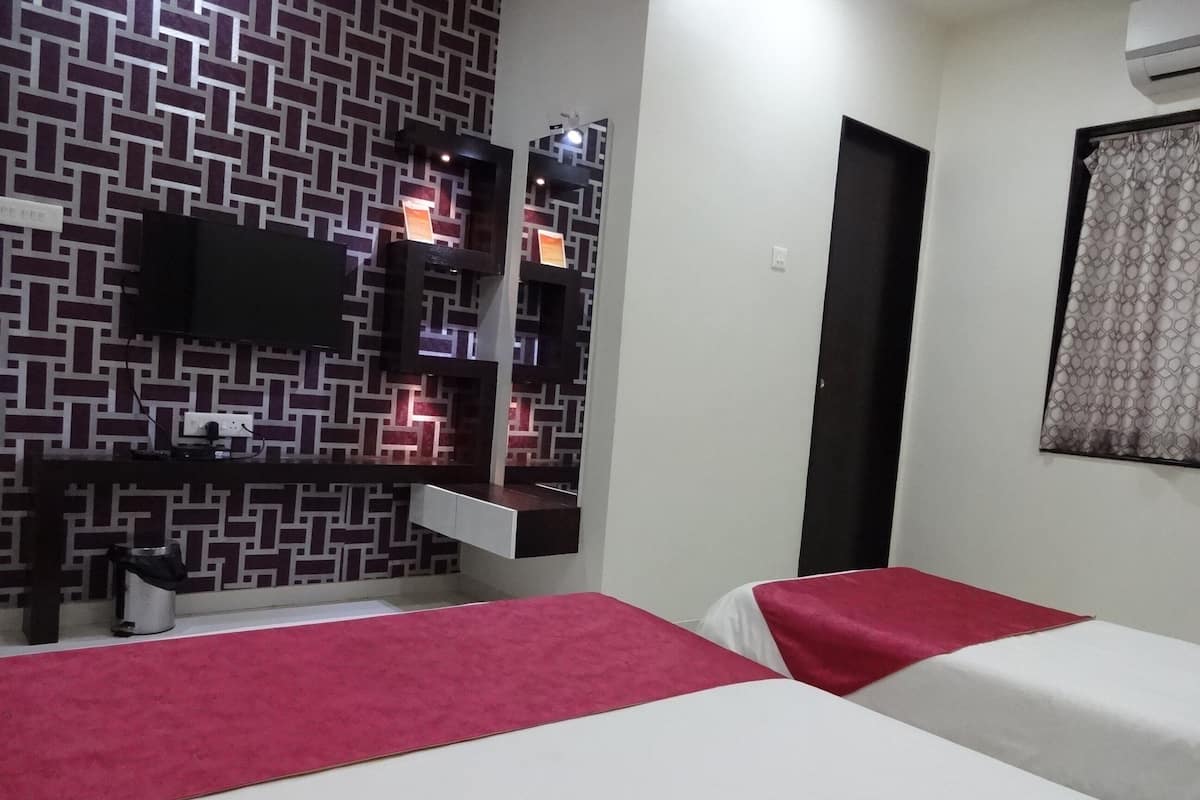 Deluxe Triple Room | Free WiFi, bed sheets