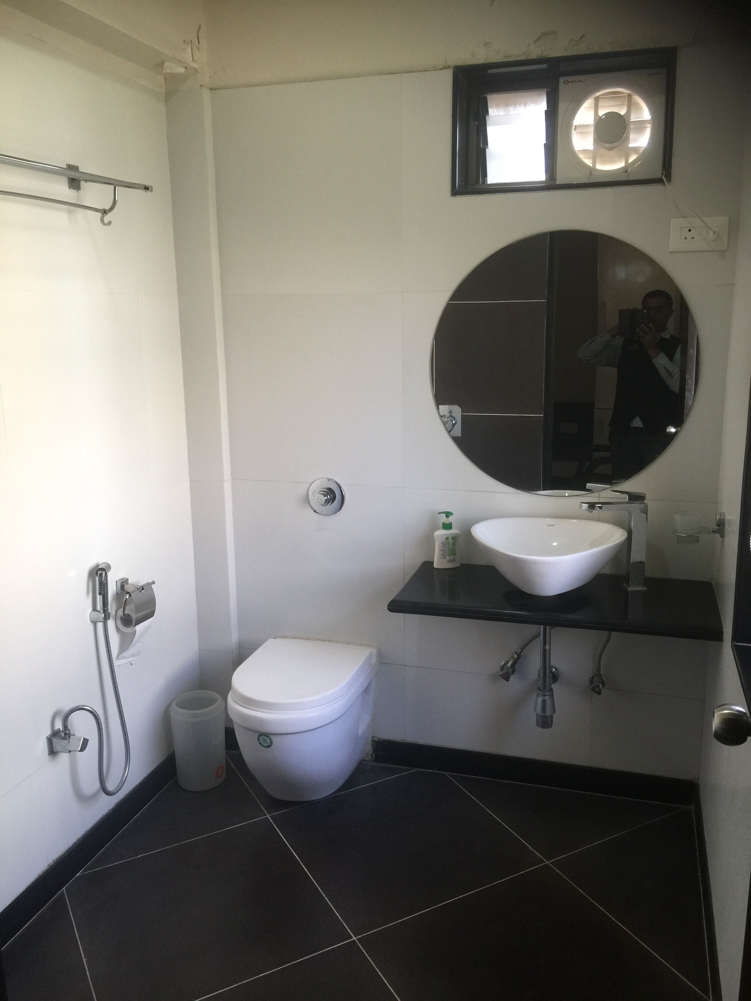 Executive Double Room | Bathroom | Shower, free toiletries, towels, soap