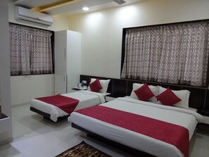 Deluxe Triple Room | Free WiFi, bed sheets