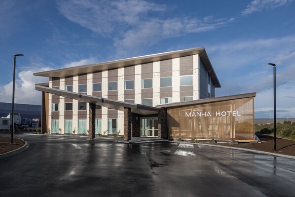 Front of property - Manha Hotel Auckland Airport (Auckland)