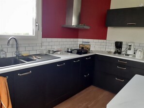 Frigorífic, microones, forn i placa de cuina 