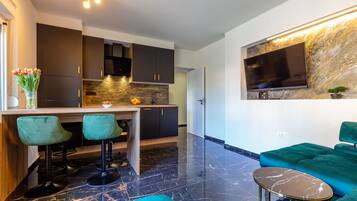 Departamento exclusivo | Cocina privada | Cafetera y tetera y tetera eléctrica