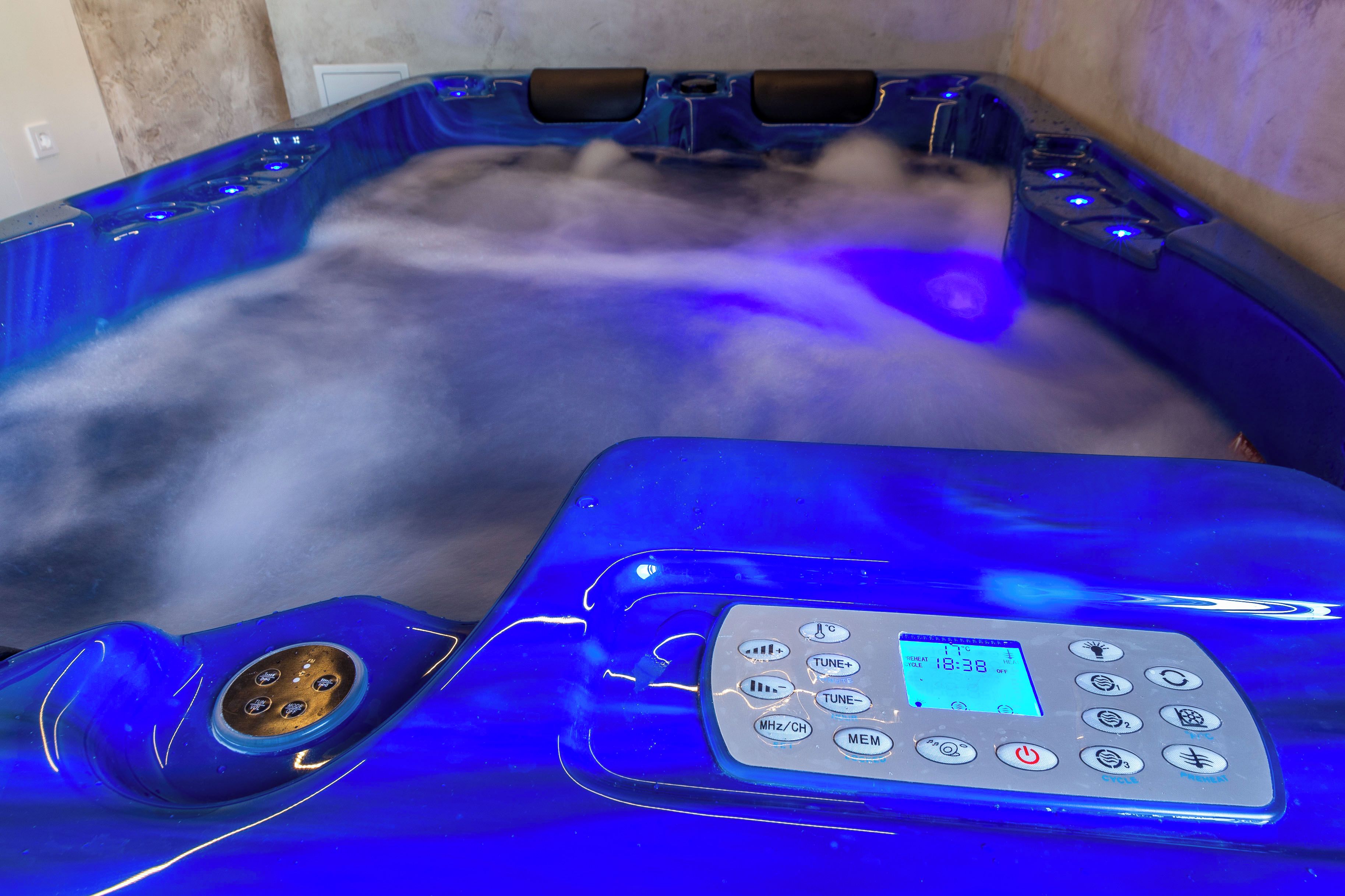 Indoor spa tub