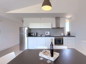 Fridge, oven, dishwasher, cookware/dishes/utensils - Apartment Rak by Interhome (Umag/Zambratija)