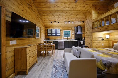 Reindeer Shack-Sleeps 3/Hot Tub
