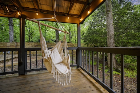 Terrace/patio. Reindeer Shack-Sleeps 3/Hot Tub