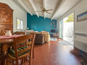 TV - 4-room house near the sea with WIFI and pets allowed (La Palmyre)