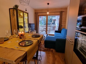 TV - Modern apartment in center, 4 people, parking, wellness (Les Gets)