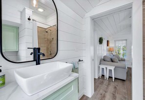 Unclassified image, 4 of 29, button