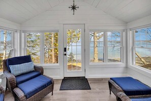 Interior - Beachcomber Cottage-Oceanfront! (Surry)