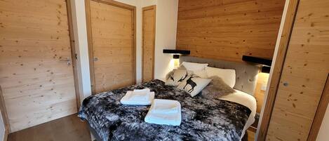 2 slaapkamers, een strijkplank/strijkijzer, gratis wifi