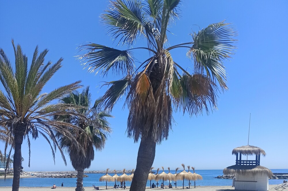 Beachfront Luxury Apartment, Playas del Duque, Puerto Banús, Marbella