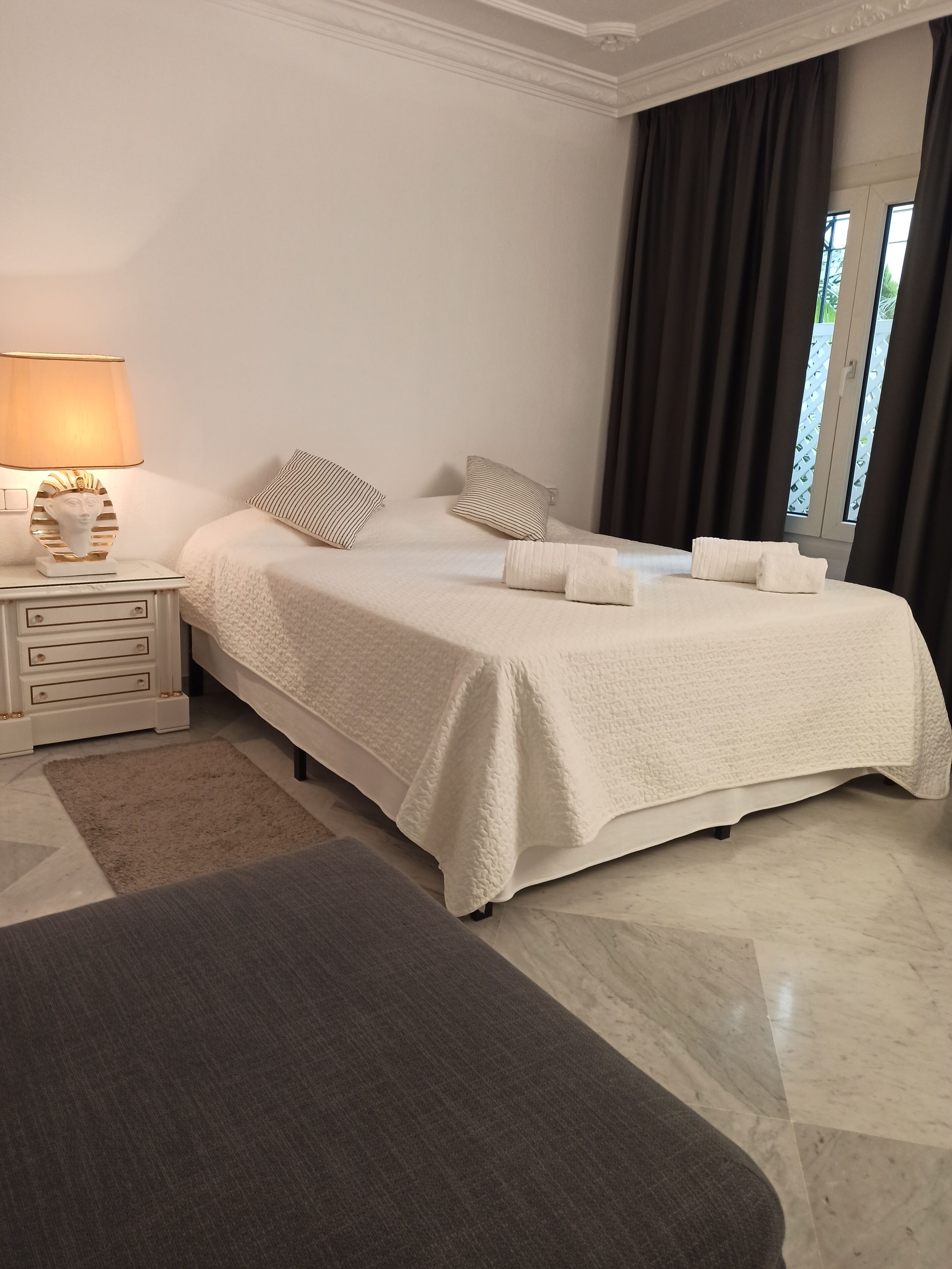 Beachfront Luxury Apartment, Playas del Duque, Puerto Banús, Marbella