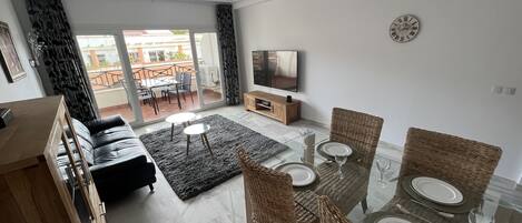 Smart TV, video library, stereo