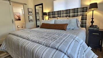 3 chambres, bureau, fer et planche à repasser, lit parapluie