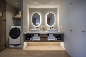 Rooftop Jaccuzi Suite Deluxe,Non Smoking | Bathroom | Separate tub and shower, deep soaking tub, free toiletries, hair dryer