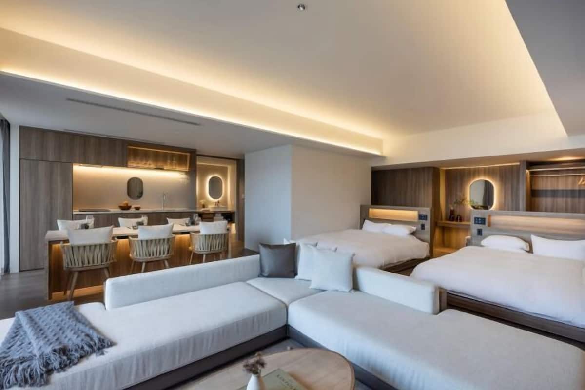 In-room safe, blackout curtains, free WiFi, bed sheets