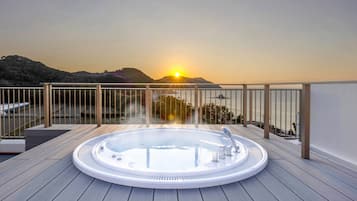 ルーフトップ ジャグジー スイート 禁煙 | テラス / パティオ