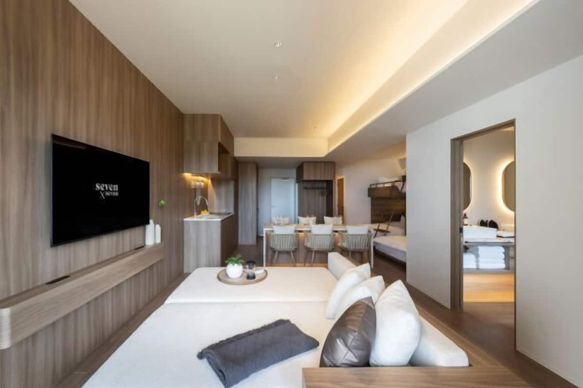 In-room safe, blackout curtains, free WiFi, bed sheets