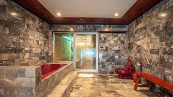 Blue Dream Room | Bathroom | Free toiletries, hair dryer, bidet, towels
