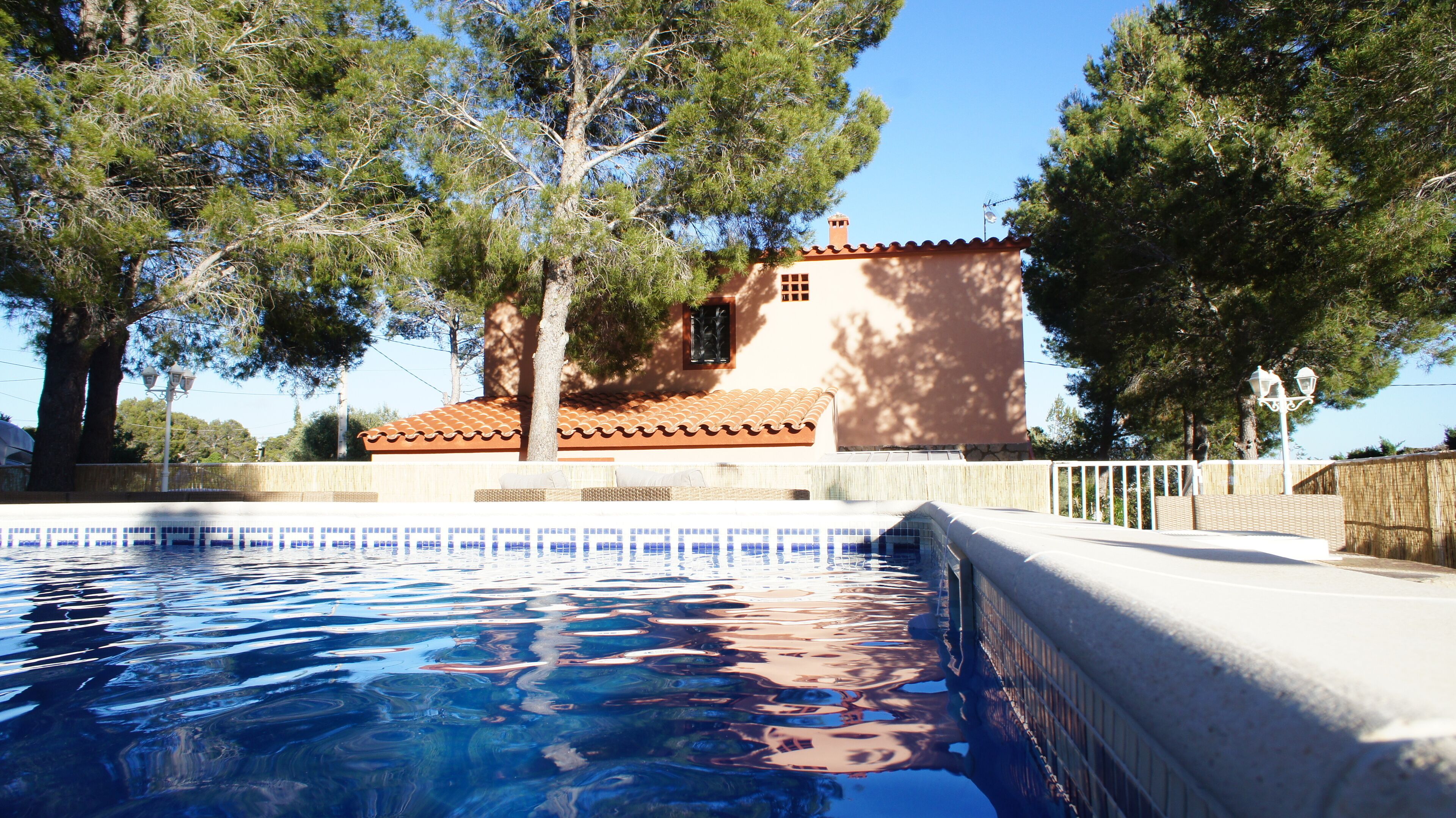 Villa Indépendante de 2 Appartements et Piscine Privée, Idéal Pour les Familles!