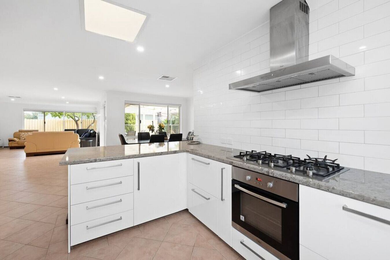 Huge 4bed-2bath Family Home - Close to Everything and Everything you Need