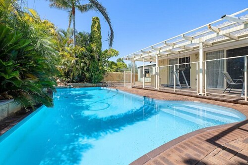 Huge 4bed-2bath Family Home - Close to Everything and Everything you Need