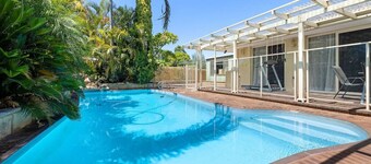 Huge 4bed-2bath Family Home - Close to Everything and Everything you Need