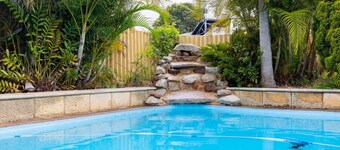 Huge 4Bed-2Bath Family Home - Close to everything and everything you need