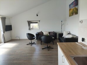 Smart TV - De Zeevonk, a wheelchair friendly apartment with a beautiful restfull view (Callantsoog)