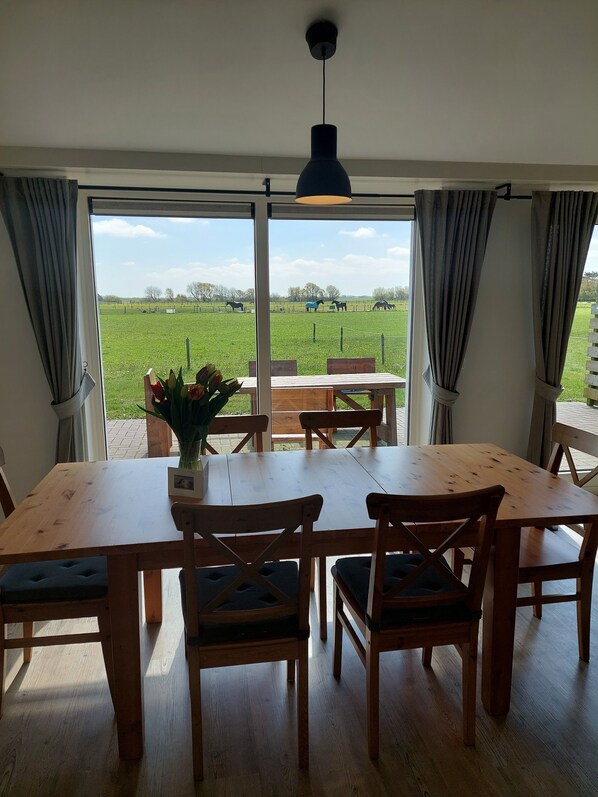 Dining - De Zeevonk, a wheelchair friendly apartment with a beautiful restfull view (Callantsoog)