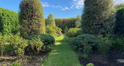 Church View, Church Farmhouse - Idyllic Countryside Getaway